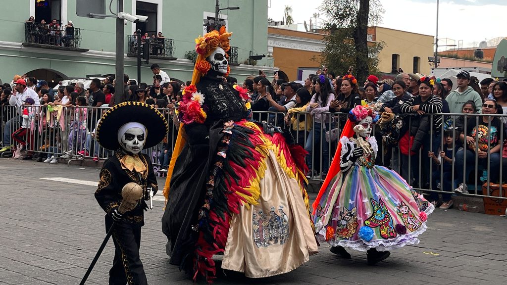 Color y tradición toman las calles de Tlaxcala con el desfile de la Feria 2026