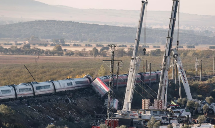 Choque de trenes en España deja 7 mexicanos heridos; buscan a otro connacional desaparecido